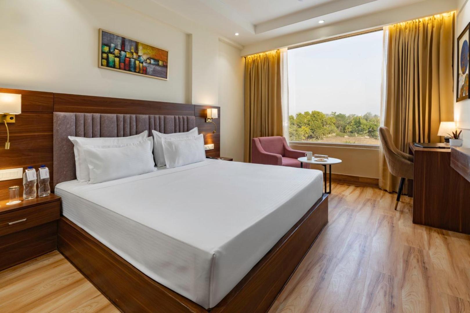 Clarks Inn Suites Agra Near Tajmahal Екстериор снимка