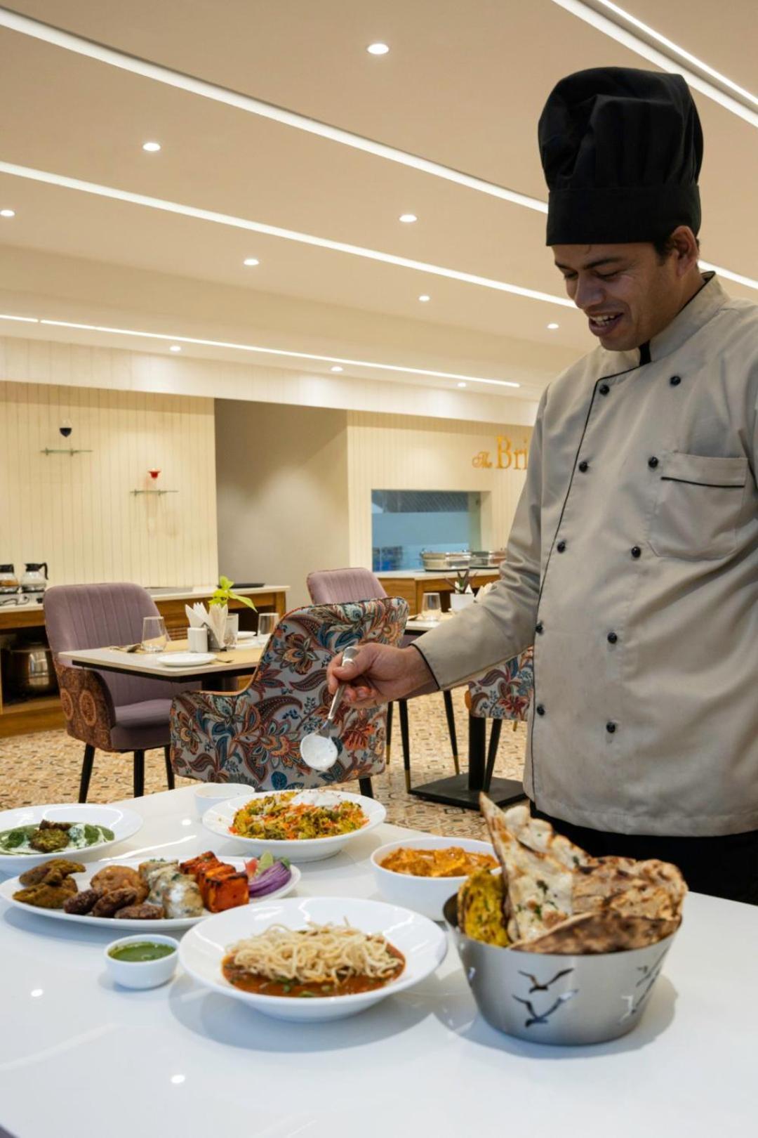 Clarks Inn Suites Agra Near Tajmahal Екстериор снимка