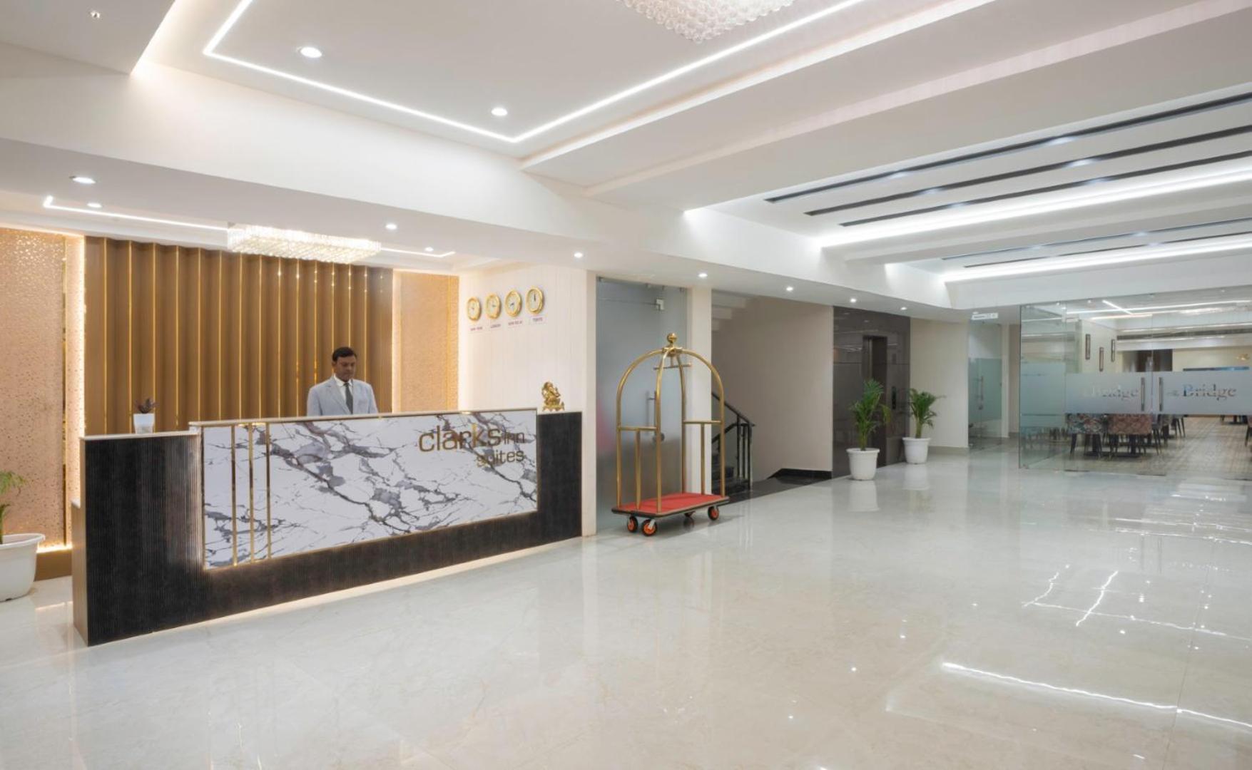 Clarks Inn Suites Agra Near Tajmahal Екстериор снимка