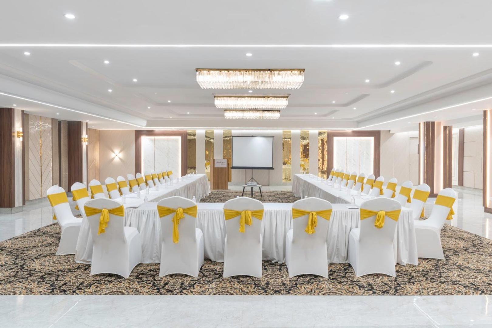 Clarks Inn Suites Agra Near Tajmahal Екстериор снимка